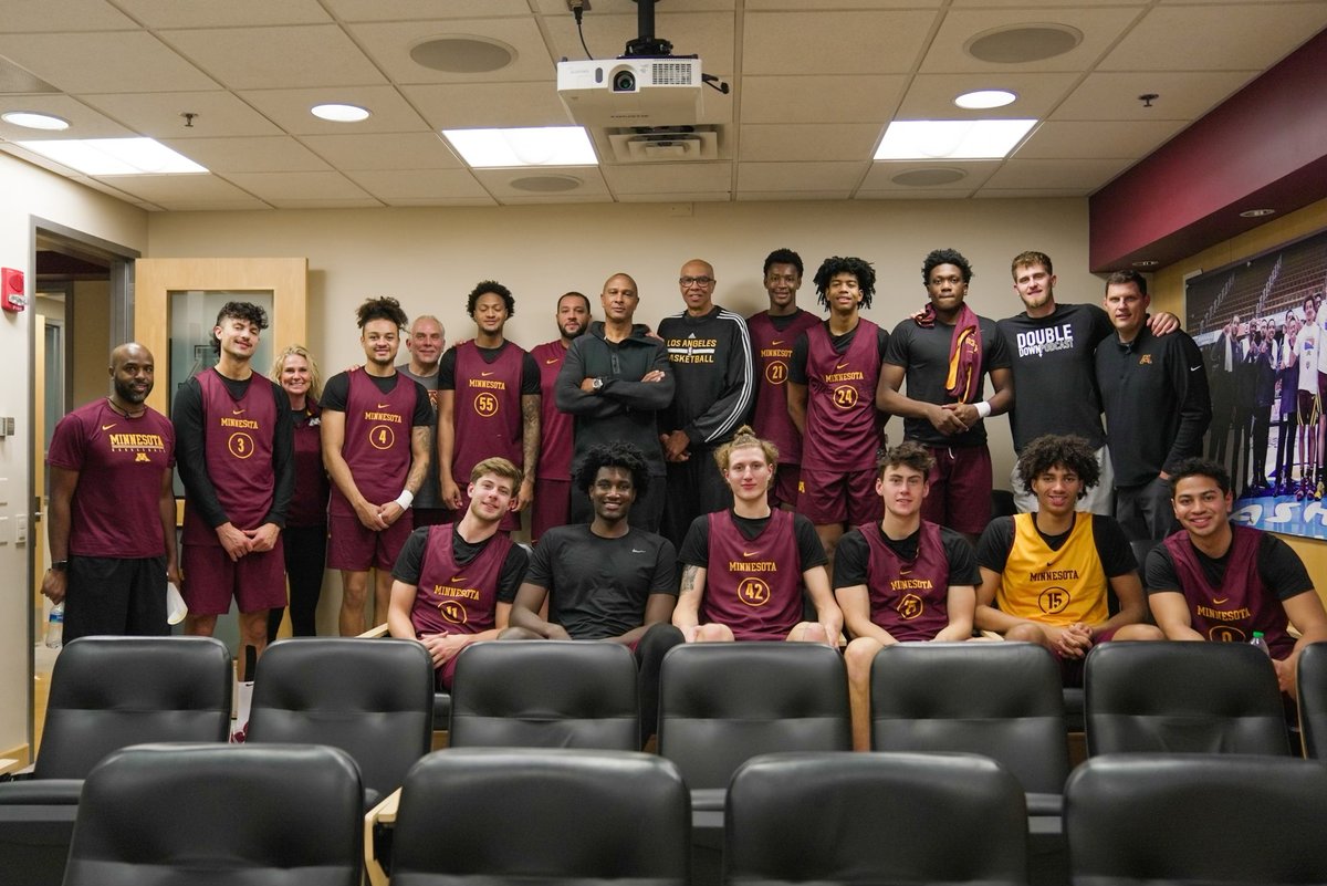 GopherMBB's tweet image. Loved having alums Andy and Mychal Thompson join us at Williams today! 

We love seeing our #Gophers family!