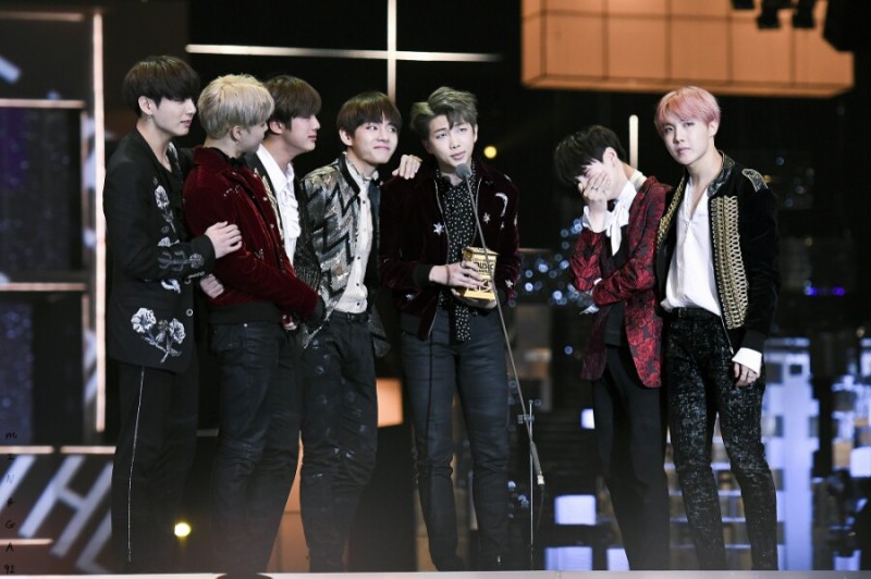 btslife_borahae's tweet photo. 잊지마 마마 첫 대상❣️

#MAMAVOTE #BTS @BTS_twt https://t.co/zPv9cxsNtr