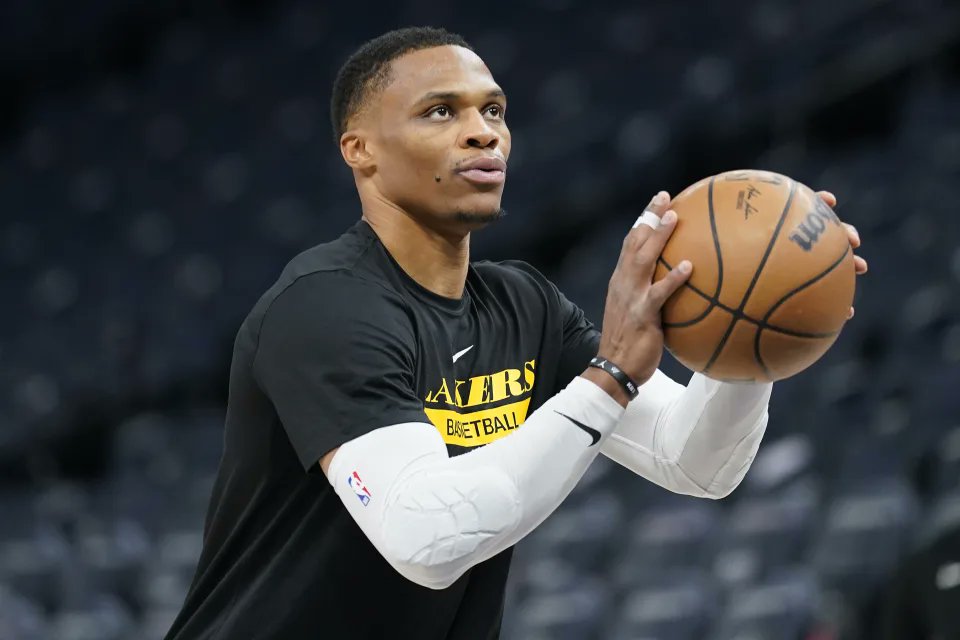 Lakers to move Russell Westbrook to the bench after 0-4 start, per report. ➡️ yhoo.it/3WbfouJ