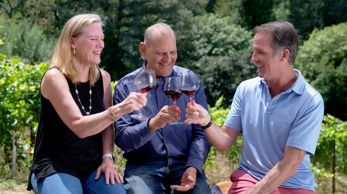 SIP is LIVE in 15 minutes with Jennifer and Ross Halleck of @HalleckVineyard! Tune in to learn about the history of White Zinfandel and how the #wine has evolved since the 70s and 80s. Zoom link: bit.ly/join-sip #wine #Sonoma #VirtualEvents #WineLovers