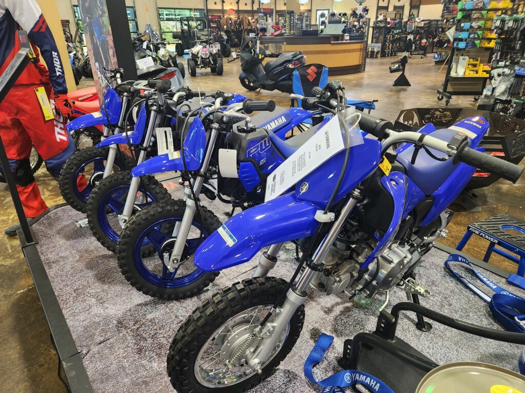 Red team or blue team?
#motorsports #motorcycles #dirtbikes #athensga #athensgeorgia #watkinsvillega #watkinsvillegeorgia #commercega