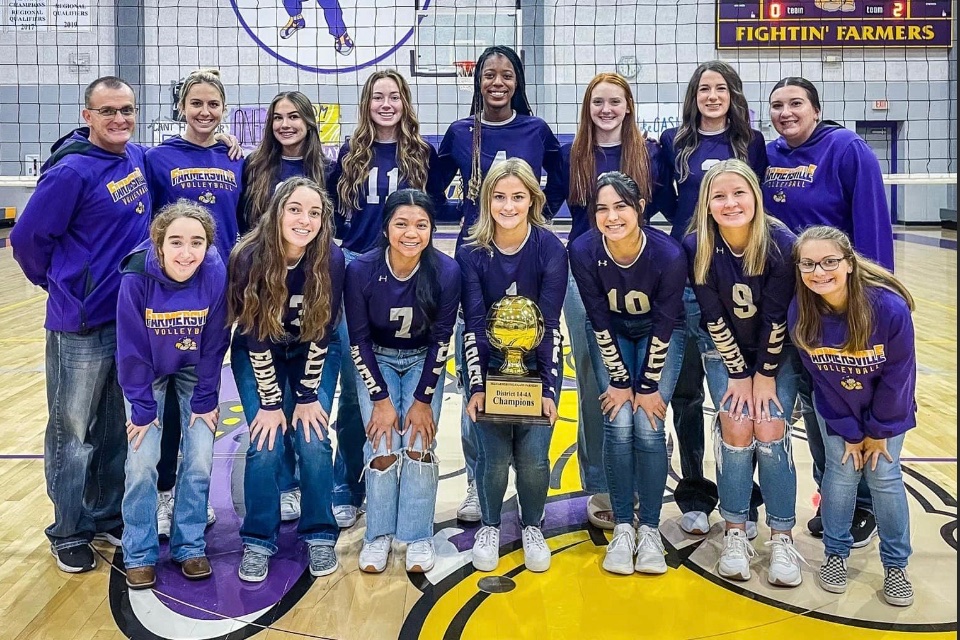 Farmersville Lady Farmers District Champions! Playoffs here we come! 👏🏼