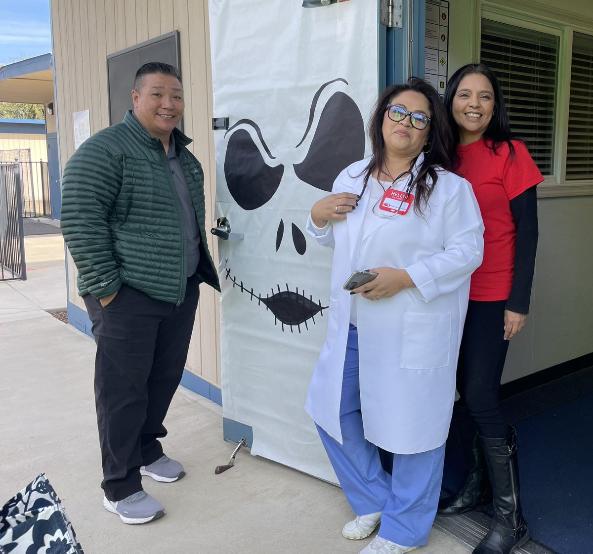 jojoreyes71's tweet photo. District Office Trick or Treat @ParlierUsd #ForTheKids https://t.co/IQZkbG6Qgi
