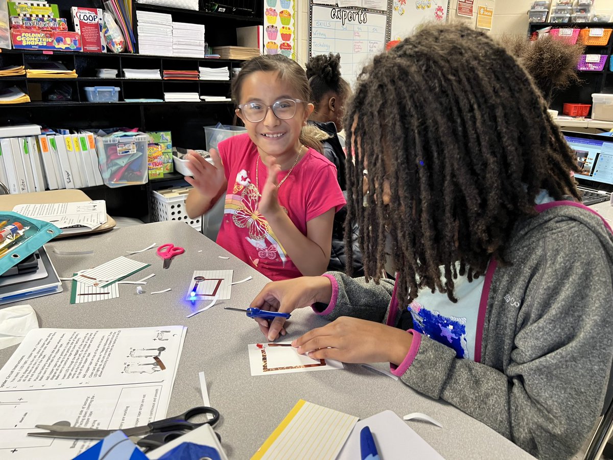 Laura Sicks tweet media