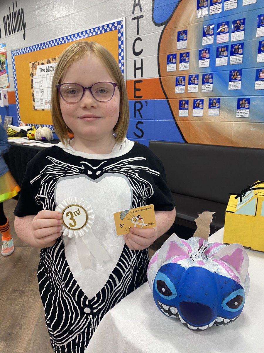 NatcherFRC's tweet photo. Congratulations to all of our Carve Out Time To Read Pumpkin Decorating contest winners! Everyone did an amazing job 🎃👻🎃 https://t.co/bRggtNmo4R