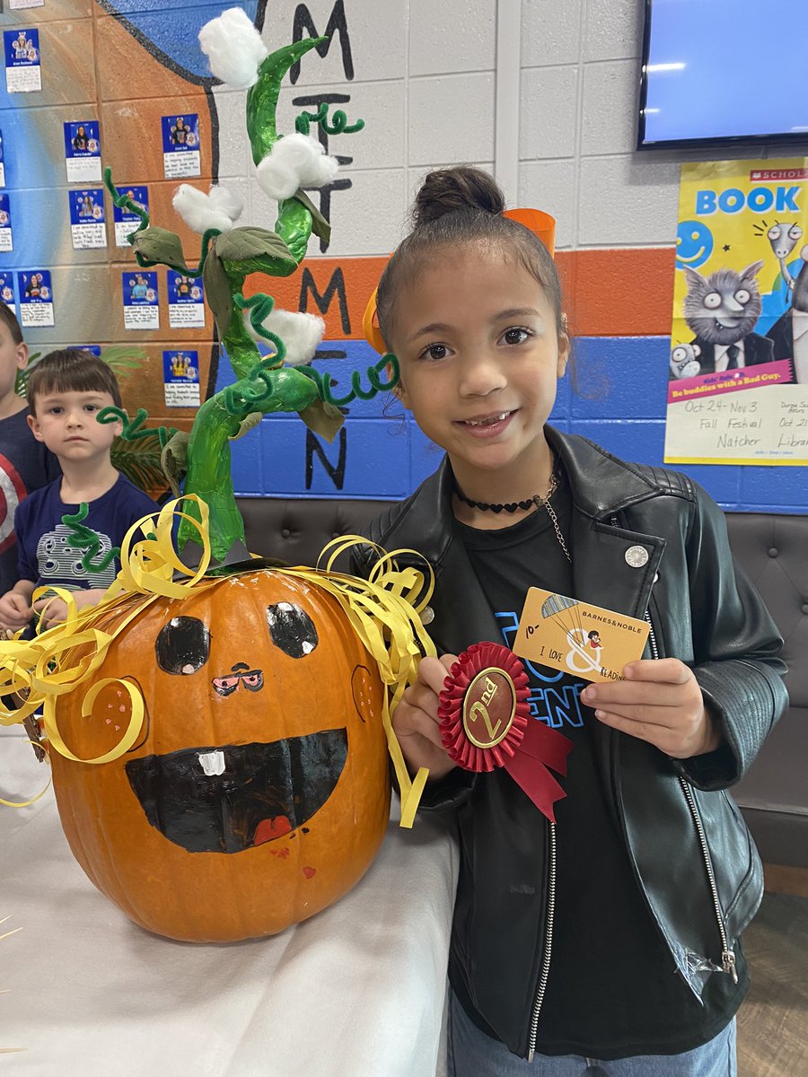 NatcherFRC's tweet photo. Congratulations to all of our Carve Out Time To Read Pumpkin Decorating contest winners! Everyone did an amazing job 🎃👻🎃 https://t.co/bRggtNmo4R