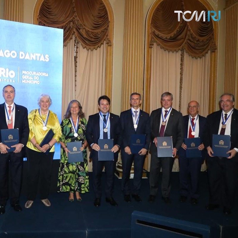 Tribunal de Contas do Município do Rio de Janeiro (@tcm_rj) on Twitter photo O presidente do TCMRJ,Luiz Antonio Guaraná, recebeu hoje, em cerimônia no Palácio da Cidade, o Prêmio San Tiago Dantas, medalha de mérito da Procuradoria Geral do Município (PGM). A comenda foi entregue pela procuradora Giovanna Porchéra Garcia da Costa. O presidente do TCMRJ,Luiz Antonio Guaraná, recebeu hoje, em cerimônia no Palácio da Cidade, o Prêmio San Tiago Dantas, medalha de mérito da Procuradoria Geral do Município (PGM). A comenda foi entregue pela procuradora Giovanna Porchéra Garcia da Costa.