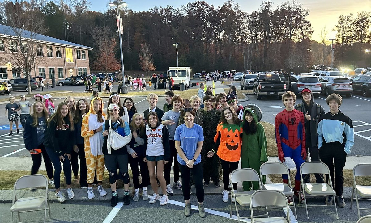 👻Thanks to all participated in tonight’s event in any way! 🎃Shoutout to <a href="/KRobSMMHS/">Kristin Robertson</a> as #StuCo Faculty Sponsor! 👏❤️🦅
