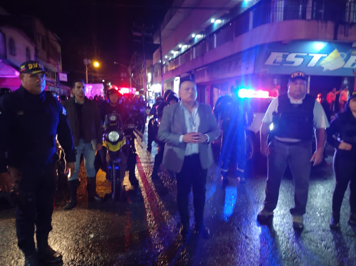 juancarlospsuv's tweet photo. Con la finalidad de mantener el orden en el municipio y garantizar la tranquilidad de nuestro pueblo, venimos desplegando a los organismos de seguridad en operativos preventivos y constantes en todo el territorio municipal.

#VenezuelaTierraDePaz @NicolasMaduro @Soykarinacarpio https://t.co/VHWRWtPJIU