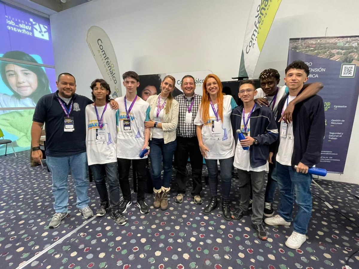 Estos jóvenes desarrollaron dos retos en los que debían realizar propuestas de medio ambiente y movibilidad para la ciudad. En los colegios tenemos estudiantes preparados para los retos de la #4RI.