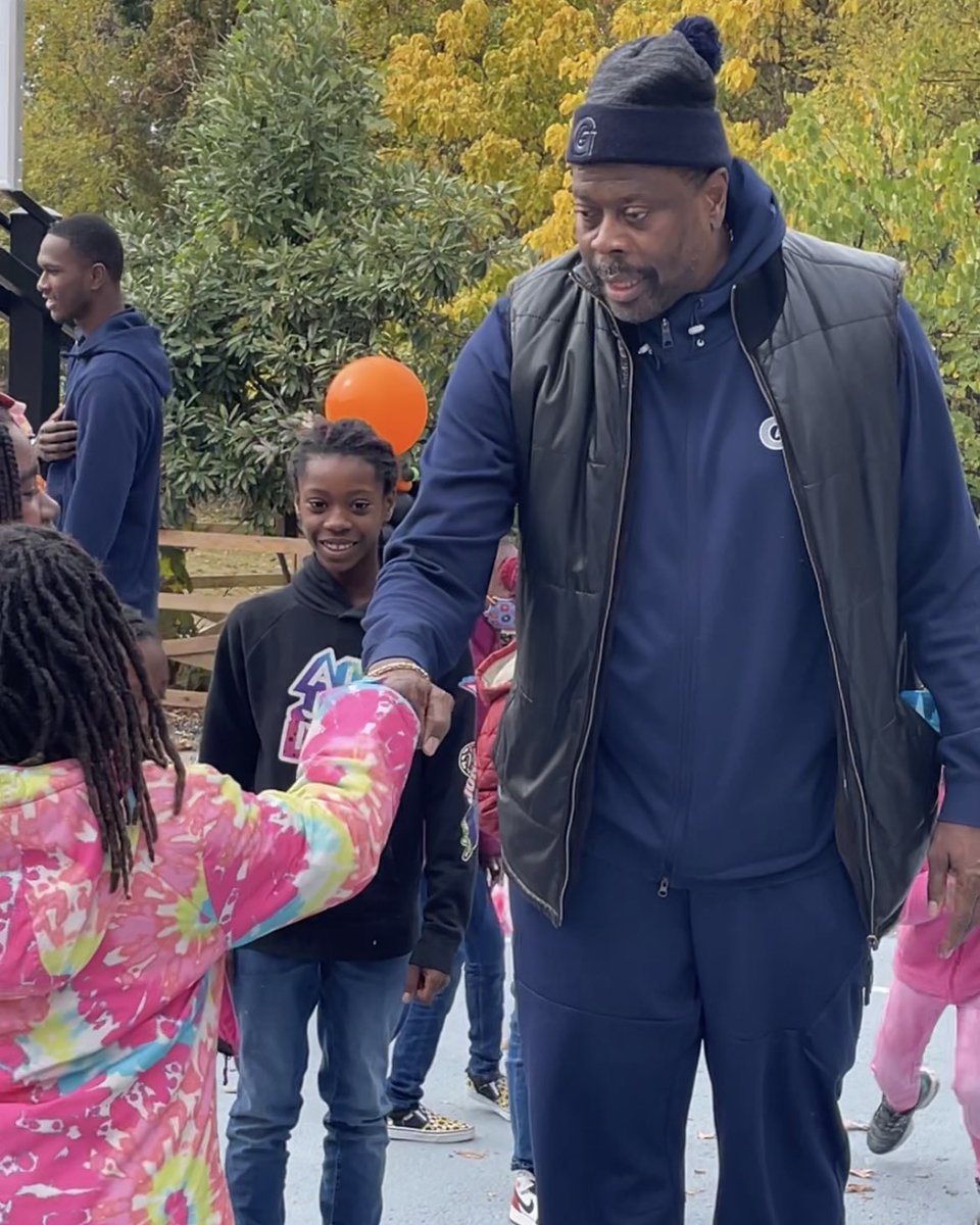 GeorgetownHoops's tweet photo. Without question, the best part of our day was spending time with the students of Langdon Elementary School!

Enjoy that new court - but remember it all starts in the classroom!

#hoyasaxa 🏀📚 https://t.co/KvVTHlzDiB