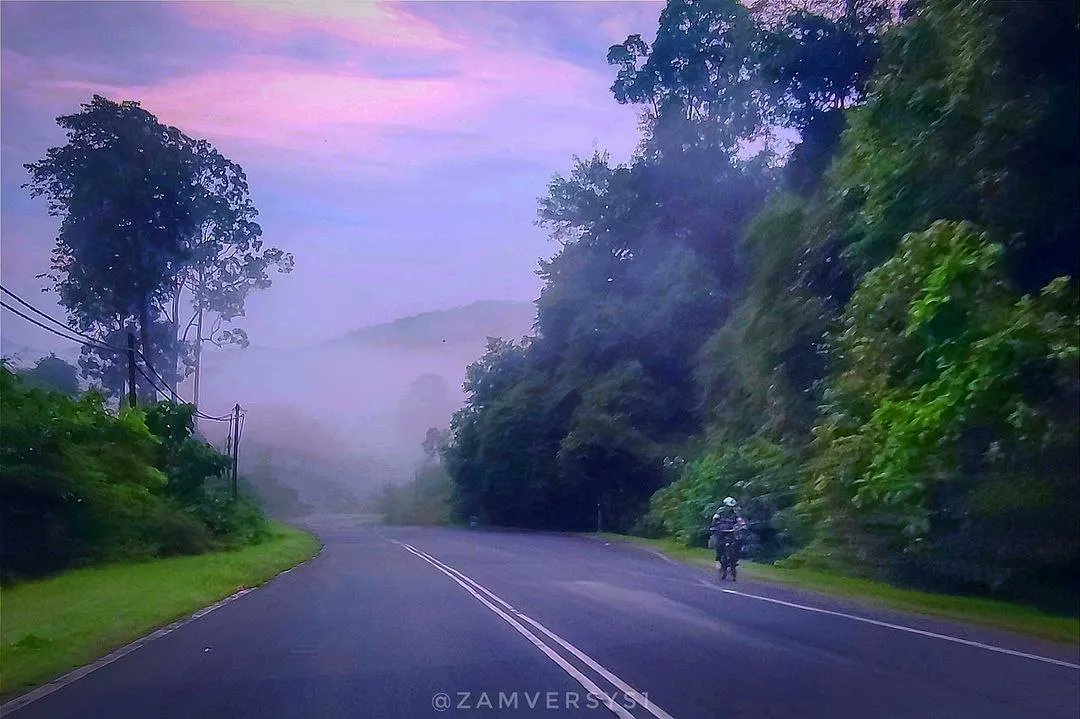 PerlisPermai's tweet photo. SALAM PERLIS
29 Oktober 2022 | 03 Rabiulakhir 1444H
📷 Cycling for life @ Wang Kelian, Perlis, Malaysia
Kredit Foto : IG @zamversys1
Ikuti kami : https://t.co/LrkwMTVXw0
#PerlisPermai💛💙 #SelamatPagi🌄 #SalamPerlis #Perlisku #PerlisRumahku #Malaysia🇲🇾 https://t.co/bwzlw5oEl1