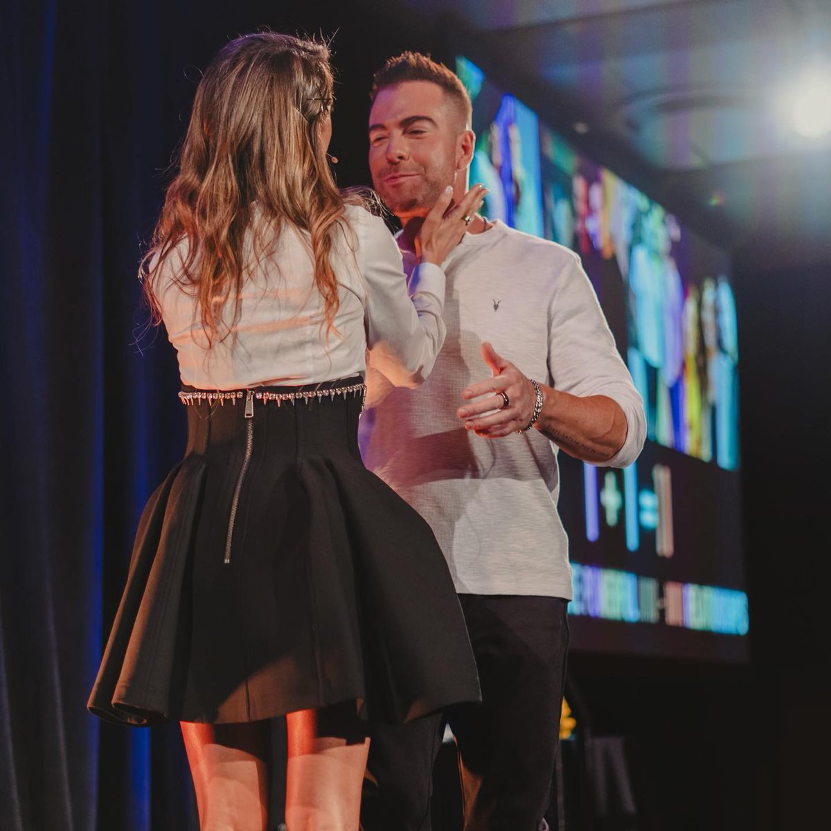 jen_gottlieb's tweet photo. This is one of my favorite photos from Unfair Advantage Live!
So lucky that I get to do life with this guy β€οΈ
@chriswinfield, you make me better.
#powercouple #entreprenurialcouple #beseen #jengottlieb #chriswinfield #unfairadvantagelive #couplegoals #love #couple #friday https://t.co/RCYR0f1DVl