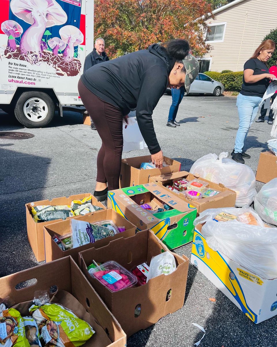 ICareAtlanta's tweet image. Hello Facebook family and friends it was another beautiful day today. I Care Atlanta  in Partnership with Dunwoody Police Department our mobile unit went to Columns at Lake Ridge Apartment. Thank you  All the staff and volunteer