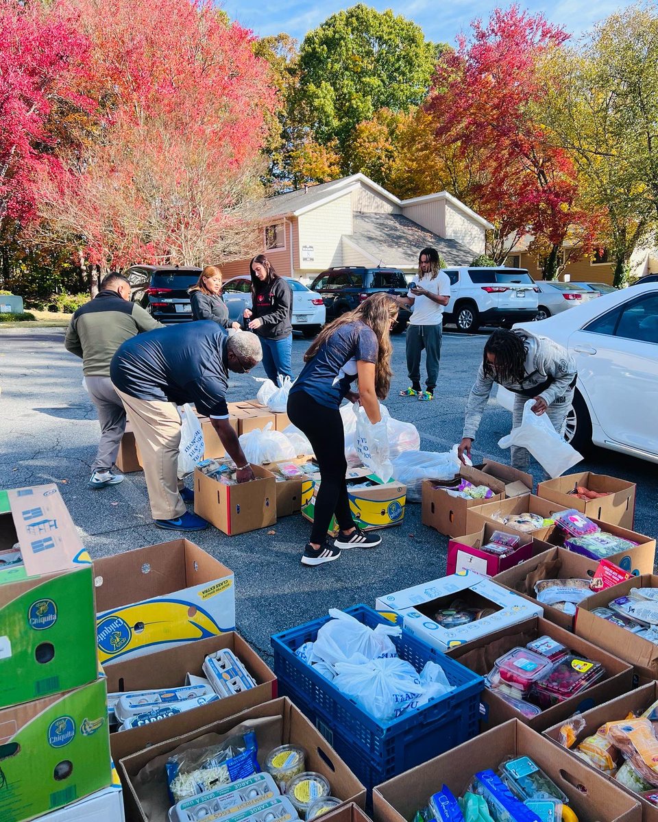 ICareAtlanta's tweet image. Hello Facebook family and friends it was another beautiful day today. I Care Atlanta  in Partnership with Dunwoody Police Department our mobile unit went to Columns at Lake Ridge Apartment. Thank you  All the staff and volunteer