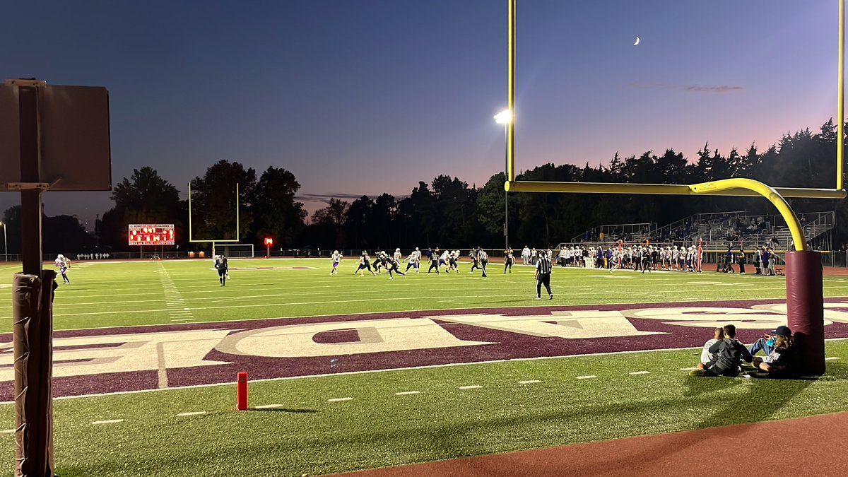 SamOjeda8's tweet photo. I’m out here tonight covering some 4A playoff football between Buhler and Arkansas City tonight! https://t.co/iNSGoeiTTG