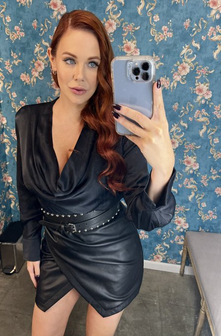 Had a special photo shoot today. Can&rsquo;t wait for you guys to see! 📸⭐️ https://t.co/Usub0O0oY0