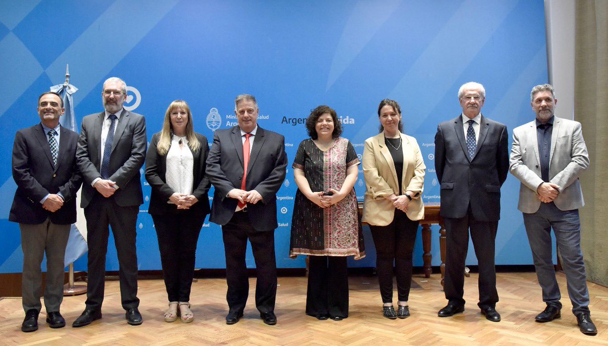 ACollia's tweet photo. Muchas gracias por la confianza de siempre compañera @carlavizzotti. Juro por seguir trabajando con todas mis fuerzas y energías para estar a la altura de lo que requiere la Salud de todo el pueblo argentino 🇦🇷 https://t.co/en8CjaZPPl