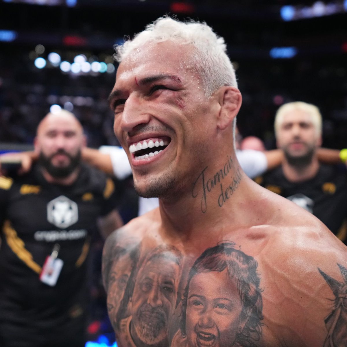 AjDuxche's tweet photo. Hot take: Oliveira beats Covington. https://t.co/fxDnbuYt6K