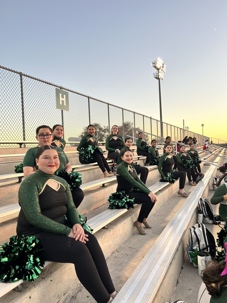 SulRossDance's tweet photo. @NISDRoss #halftimeentertainment #sulrossdancers https://t.co/2Q7fJlJUoq
