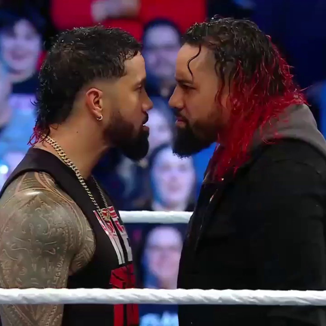 WWEonFOX's tweet photo. 👀!!

#SmackDown https://t.co/TLMTsGykfG