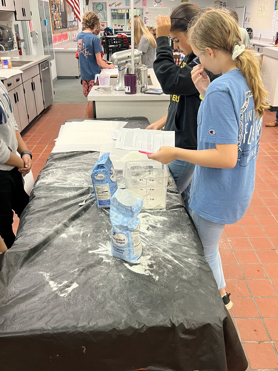 wkmcateer4's tweet photo. Our @DMSTIGERTWEETS Culinary students were in the kitchen today completing a measurement lab.  Great experiential activity!!!  @chadefrazier @ErikaWiggins16 @CTEmarion @BenWhitehouse98 https://t.co/5JqjdQBHS0