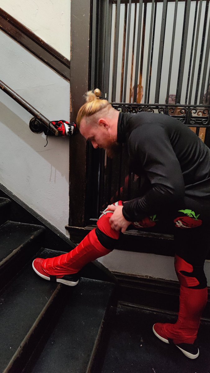 NathynwithaY's tweet image. @MacBombPro prepares for his Chicago debut tonight at "Champions of Hope" presented by @WrestlePro and @HopeForUsNet in the Logan Square Auditorium