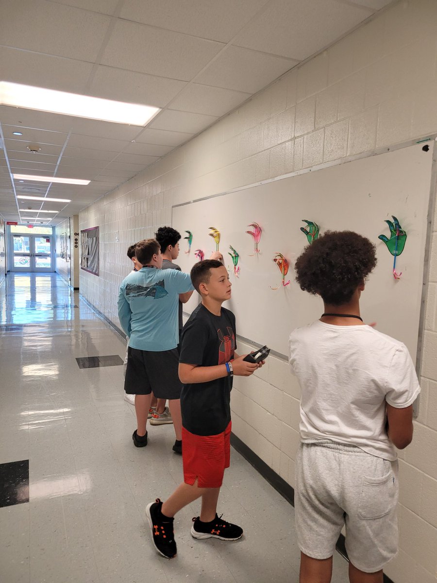 KamTheEducator's tweet photo. My science students loved building robotic hands this week correlating the skeletal/muscular systems π§‘π€π€ #chooselp #makeeverydaygreat https://t.co/o3raoFFidK