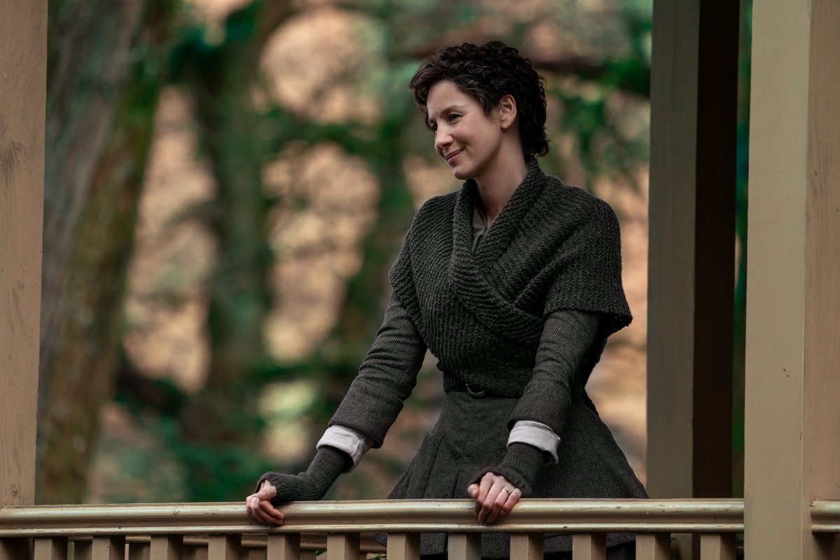 Alright short-haired fans, who's excited that there's finally an easy Claire Halloween costume just for you? #Outlander