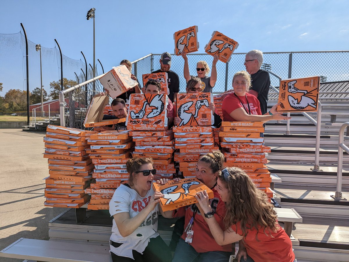 SCHS_Adcock's tweet photo. Hawk Walk 2022 was a success! A little dancing, a lot of pizza and plenty of smiles and laughs https://t.co/VPTETwRZzu