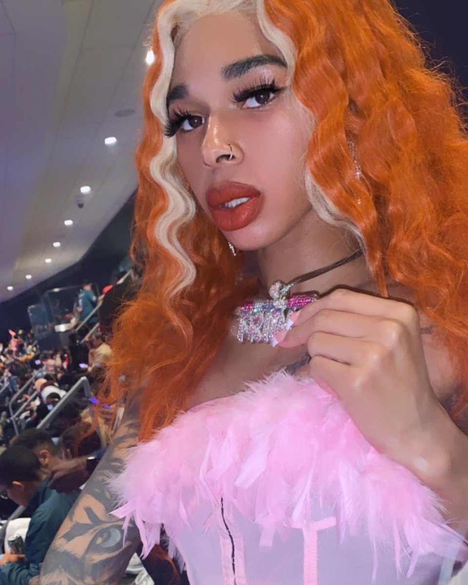 ChanelCo__'s tweet photo. Is this the thanks that I get for puttin' you bitches on๐ตโ๐ซ๐คท๐ฝโโ๏ธ? #pinkfridayhoe #thankyounickiiloveyou #powerhousephilly https://t.co/LYw7IKWuYI