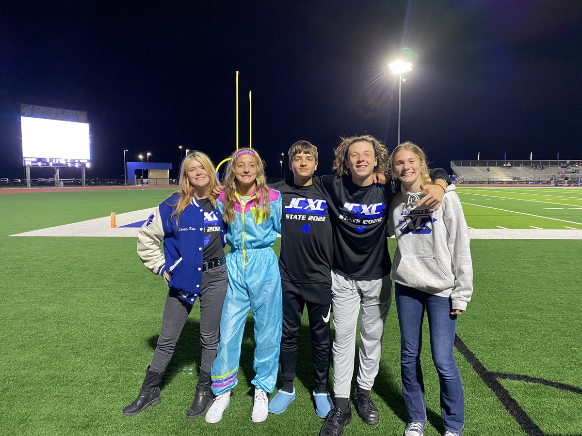 Thanks for the love <a href="/BlueJays_AD/">Blue Jay Athletics</a>!

JCXC recognized at the playoff football game!

#SuitAndTie