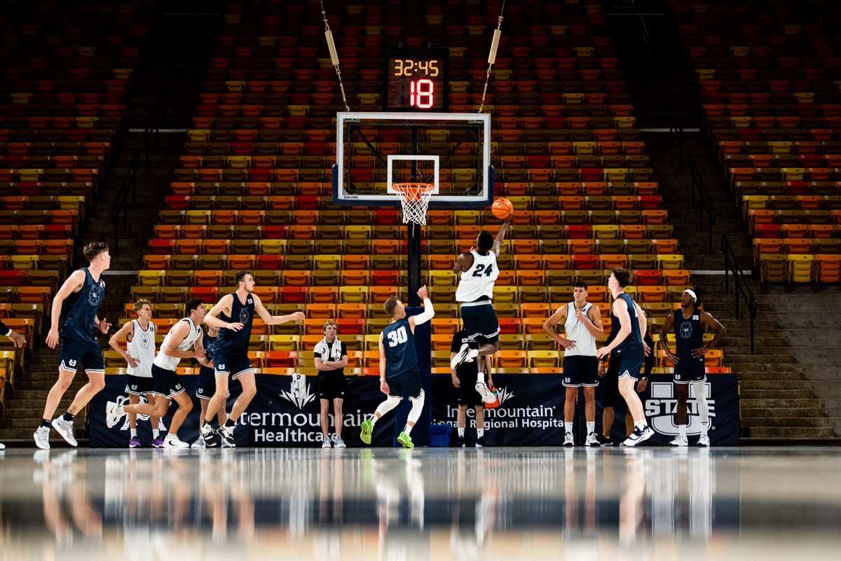 Come watch the Aggies in an open practice tomorrow at 11 AM at the Spectrum! Then it's just a short walk to #ClubEstes for @USUVolleyball at 1 PM 👏 #AggiesAllTheWay