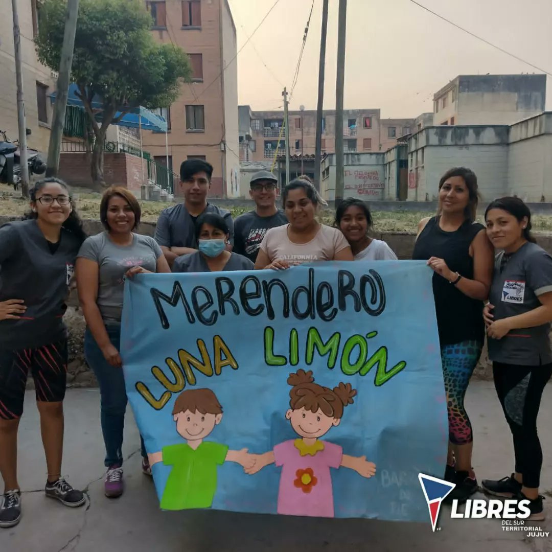 LibresDelSurJuy's tweet photo. ‼️MERENDERO LUNA LIMÓN‼️

Está tarde los compañerxs del merendero recibieron las visitas de las áreas de Salud y Sur que llevaron obsequios por motivo de halloween
Gran Trabajo de los compañeros 💪

#libresdelsurterritorial #jujuy #salud #areasur https://t.co/MVUoogil6U
