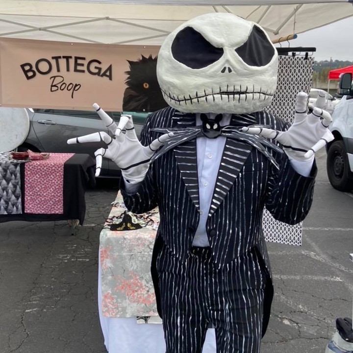 Dress in your spooky best to the Halloween Haunted Napa Farmers Market this Saturday, Oct 29 from 8 a.m. to 12 p.m. in Downtown Napa! Snap a selfie in your ghoulish get-up at their Spooky Photo Booth at the corner of Pearl & Yajome. 👻 📸: napafarmersmkt