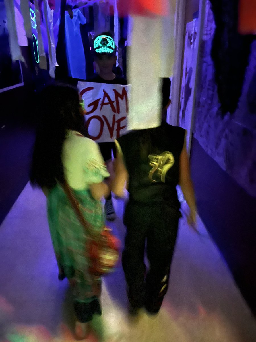NavarraMrs's tweet photo. What a blast we had at the PSS Monster Mash! Thank you @PtaPolk for an awesome event! 👹👻🎃 @polk_street https://t.co/39rooKAn4R