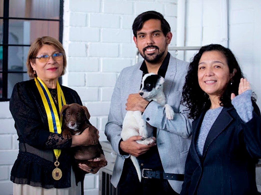 luzi_toro's tweet photo. 💛🐱🐶Por el bienestar de las mascotas, de sus propietarios y de la comunidad, inauguramos la renovada #VeterinariaMunicipal✨
Brindará atención a #CostoSocial, como consultas, tratamientos #inyectables, #antiparasitarios internos y externos, #vacunación y #esterilizaciones. https://t.co/YKxuefGlPx