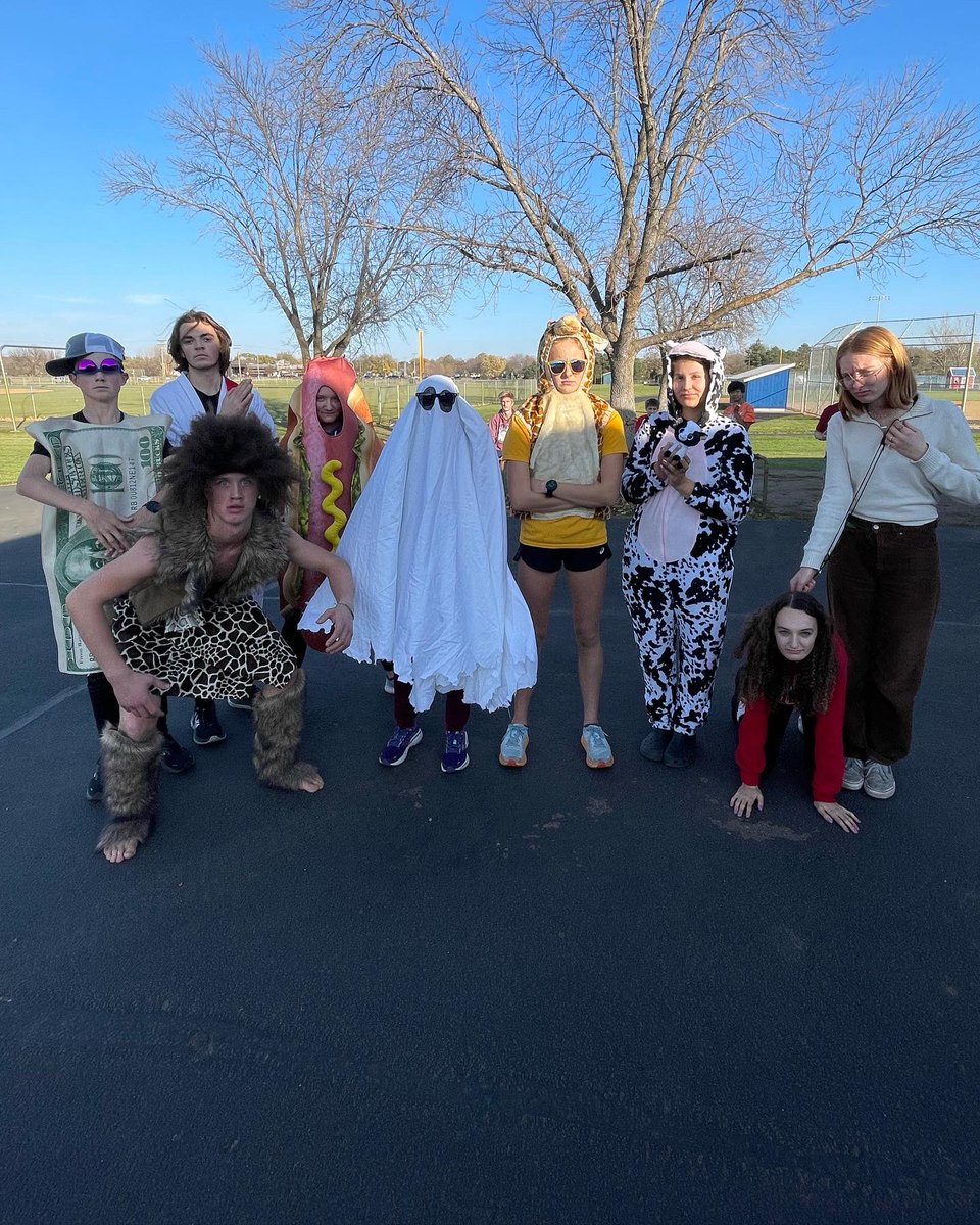 The annual post-section costume run was a success! Look at these spooky runners! #Spoooooky 👻 🎃