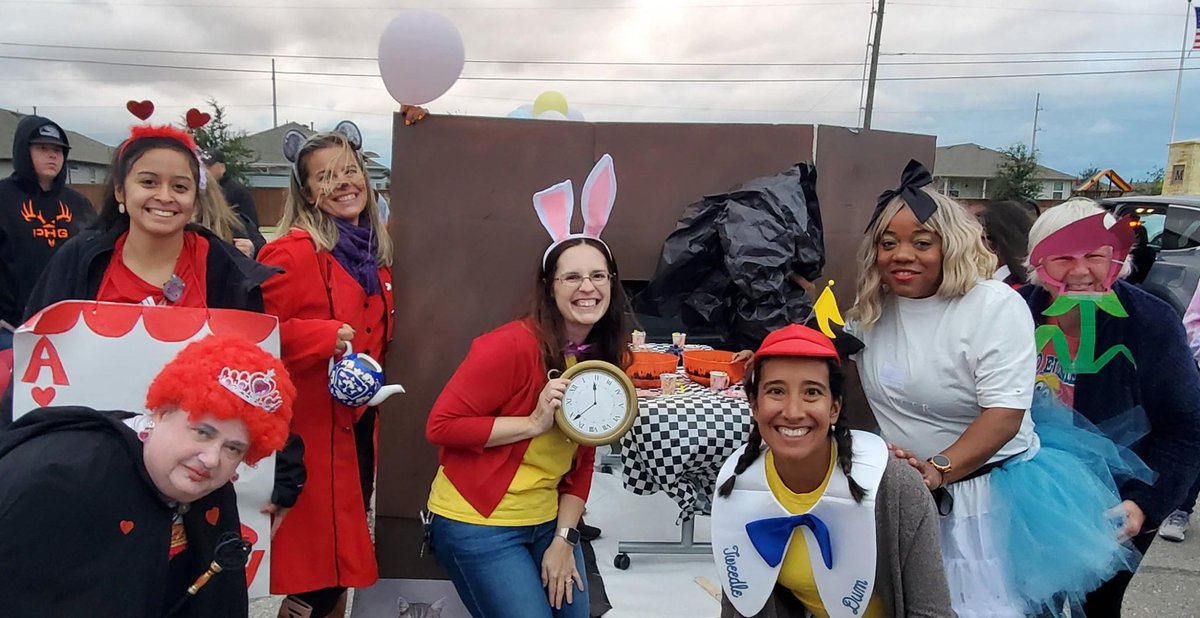 HESHippos's tweet photo. HES Trunk or Treat was a success!!! Thank you to all the families that donated and thank you to our fabulous PTA for putting together such a fun community event! https://t.co/0LnxKYpWAm