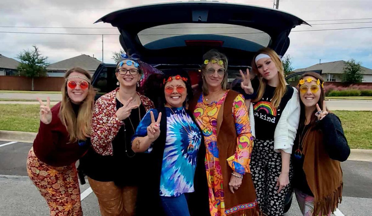 HES Trunk or Treat was a success!!! Thank you to all the families that donated and thank you to our fabulous PTA for putting together such a fun community event!