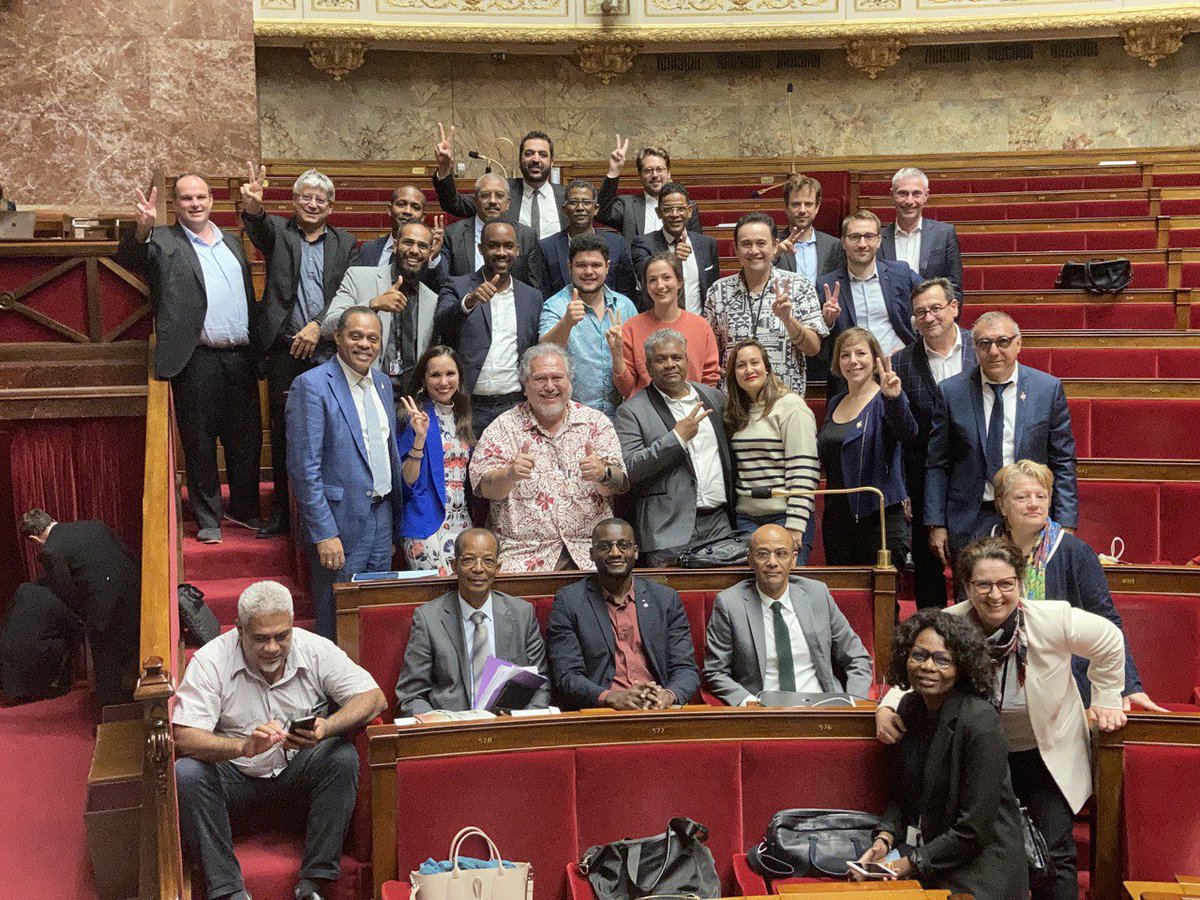 À 2h du matin, fin du débat sur les #OutreMer. Les amendements de la #NUPES ont été votés pour : ✅ le droit à l’eau ✅ le droit au logement ✅ un fonds d’urgence sociale ✅ la continuité territoriale entre Outre-mer et Hexagone Le 49.3 ne doit pas balayer ces avancées !