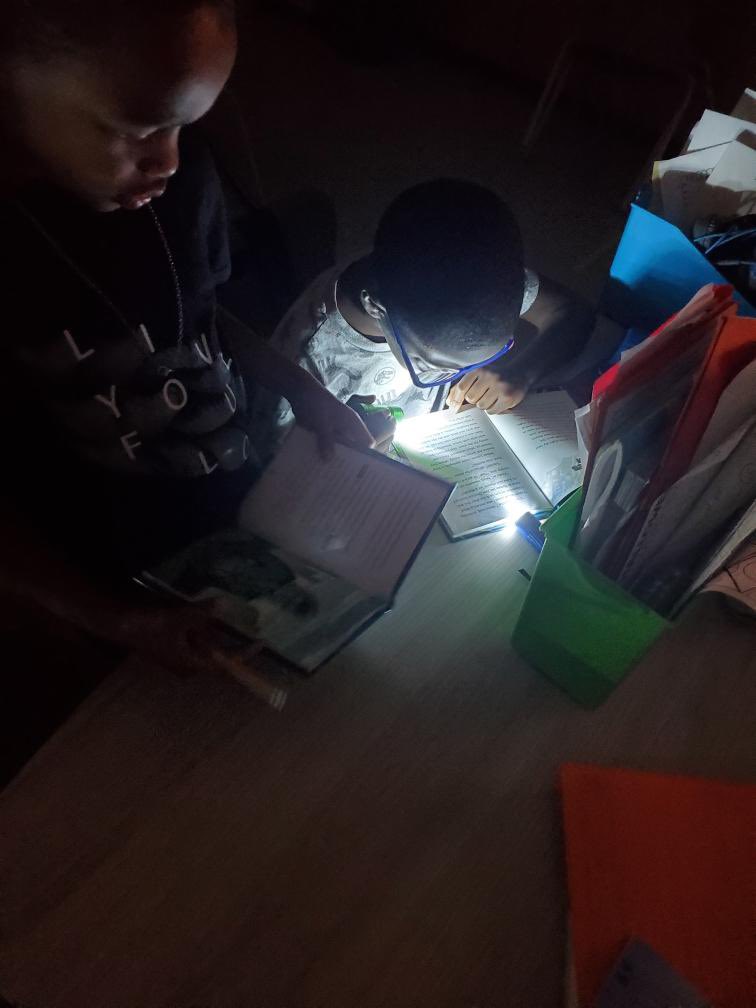 Mrs. Rowen's class took advantage of the spooky stormy weather and had Flashlight Friday. 👻🎃