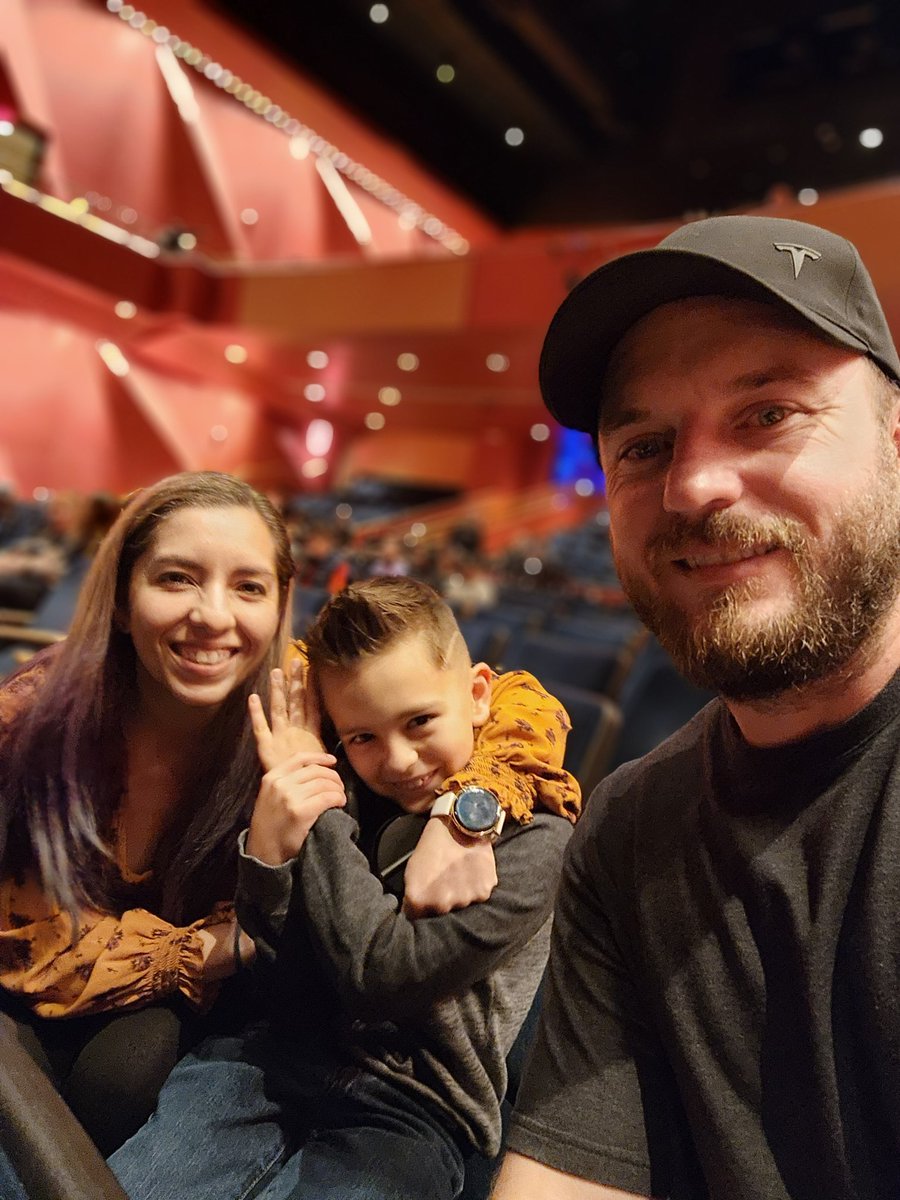 GabyDorough's tweet photo. Lil' Axel is #ReadyToJam with @JPetrucci & Mr. @MikePortnoy
#HoustonConcerts https://t.co/LD0UOqdKtY