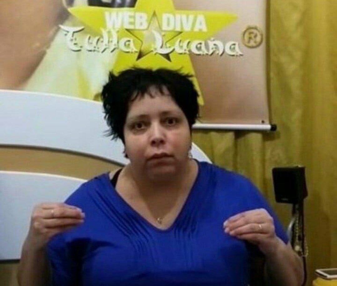 caroliismp's tweet photo. Pelo simples fato do Bolsonaro precisar de COLA pra falar direitos básicos dos trabalhadores (horas extras, 13°,salário mínimo.....) já mostra que ele jamais governaria para essa classe!

Macetando isso Lula bonner https://t.co/PYzDTn17Ku