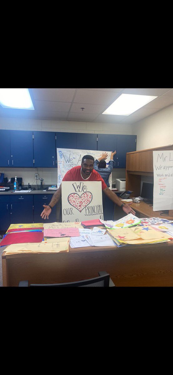 Braylon_Linnear's tweet photo. Super thankful for our staff, scholars, parents, and our team @Alexander_Elem! They have made National Principals Month one to remember! #WeAreDville #TeamingUpForSuccess #WinTheDay https://t.co/4bu2gK9ADp