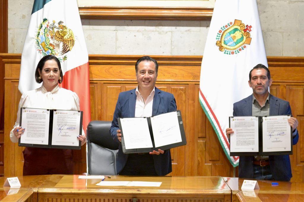 cejavOficial's tweet photo. CEJAV y Fondo del Futuro firman Convenio de Colaboración.

https://t.co/am9FlZrFfp

#juntoshagamosmasc #mascveracruz #cejav https://t.co/MdsQEleyLQ