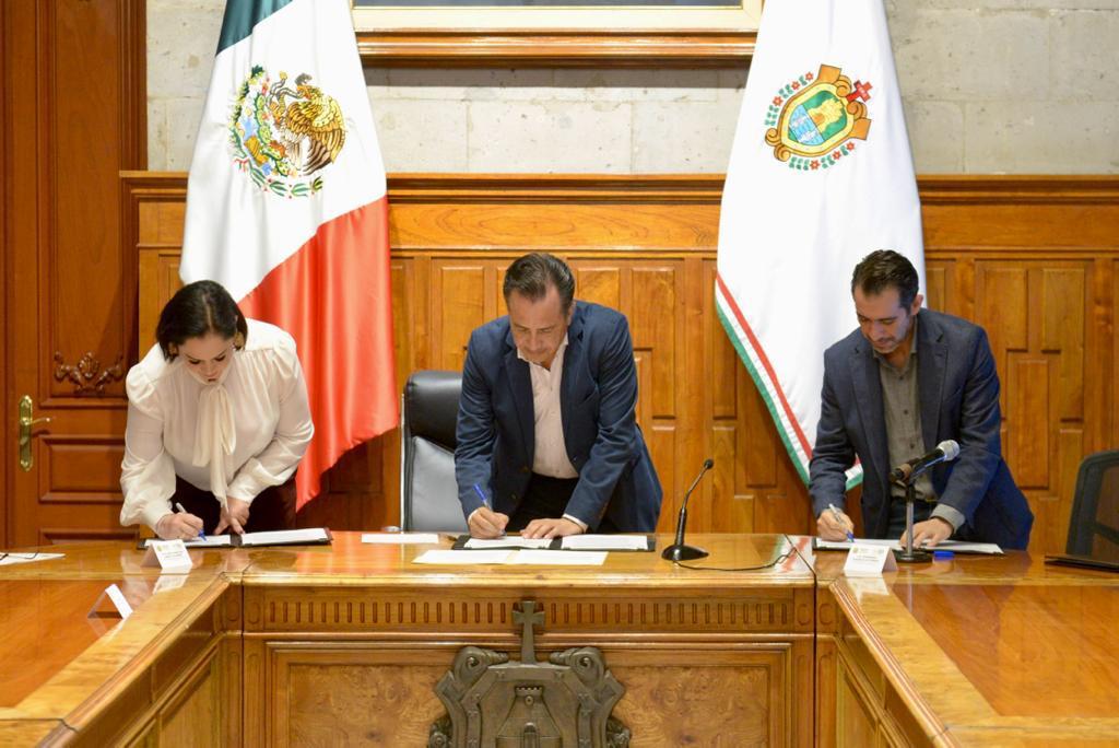 cejavOficial's tweet photo. CEJAV y Fondo del Futuro firman Convenio de Colaboración.

https://t.co/am9FlZrFfp

#juntoshagamosmasc #mascveracruz #cejav https://t.co/MdsQEleyLQ