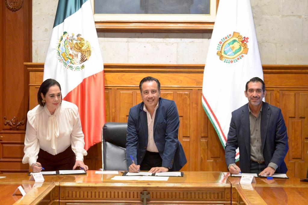 cejavOficial's tweet photo. CEJAV y Fondo del Futuro firman Convenio de Colaboración.

https://t.co/am9FlZrFfp

#juntoshagamosmasc #mascveracruz #cejav https://t.co/MdsQEleyLQ