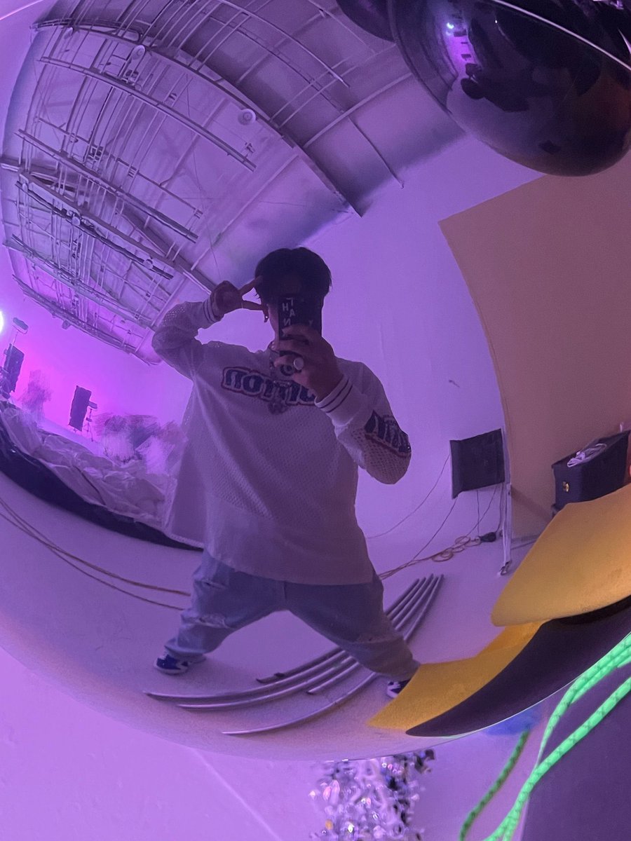 selmdaily's tweet photo. quirky selm 🥰🫶 https://t.co/GaP6T18njA