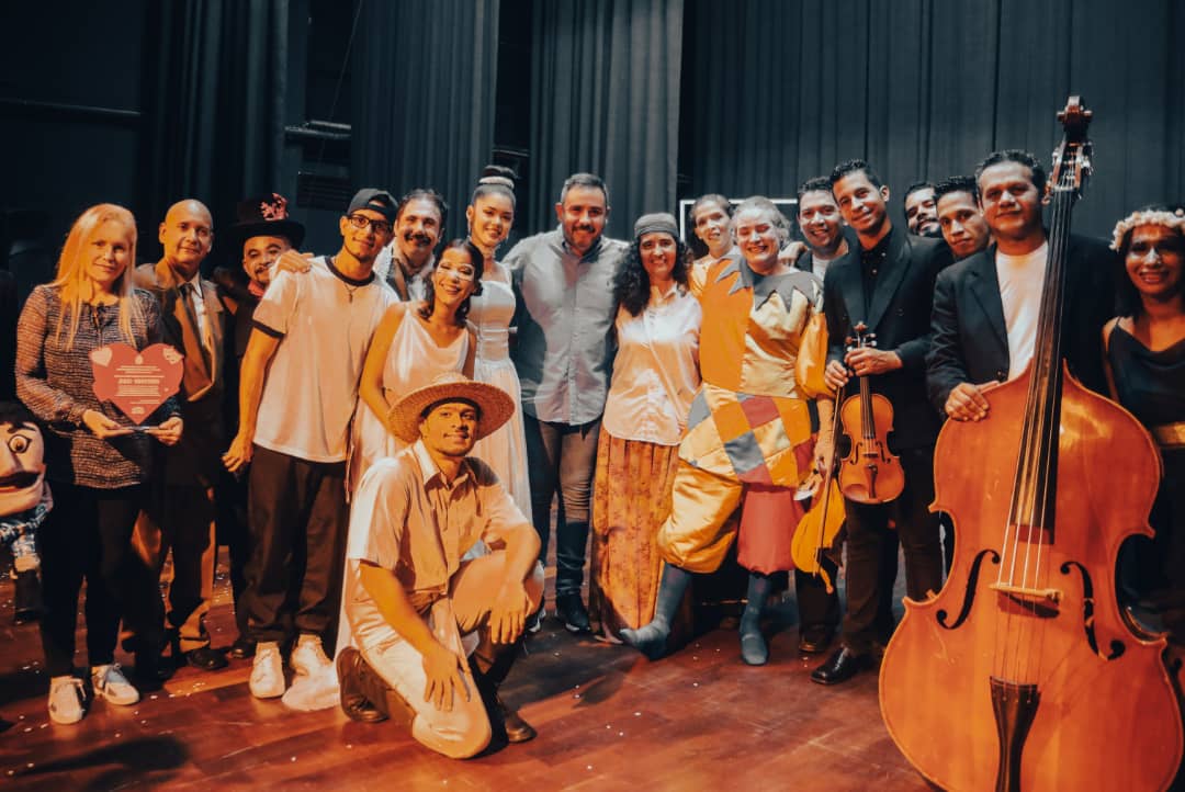Más de 30 mil personas disfrutaron de la I Edición del Festival de Teatro "Anzoátegui Te Enamora" 🎭 🎶 🩰, evento que culminó hoy como parte del impulso de la cultura que promueve el gobernador, <a href="/luismarcanos/">Luis Marcano</a> 

Más de 170 presentaciones fueron realizadas durante 14 días.
